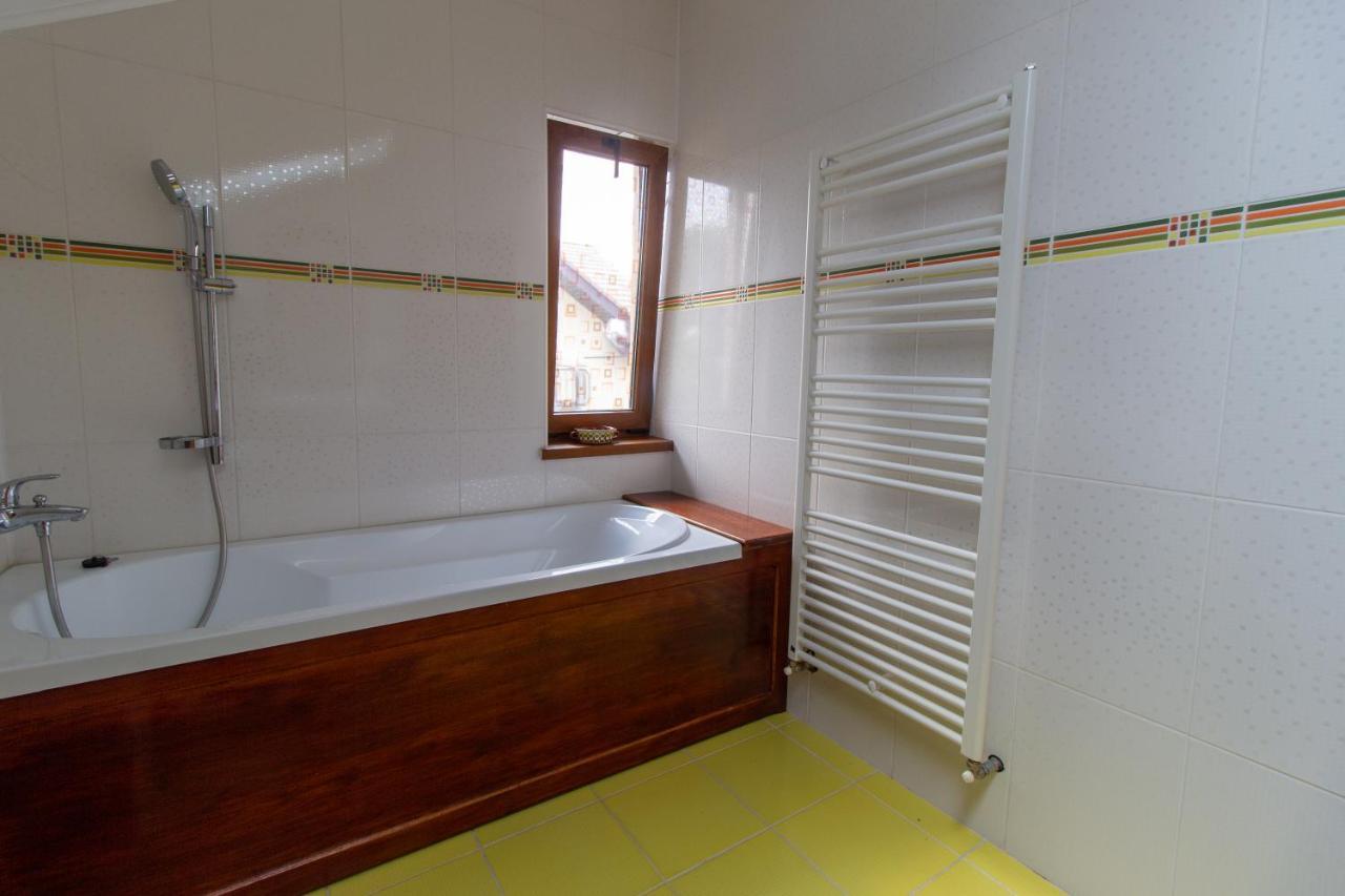 Vila Cu Mesteceni クンピナ エクステリア 写真